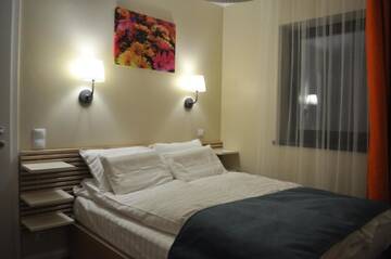 Фото номера Люкс с доступом в спа-центр Гостевой дом Transylvania Villa &amp; Spa г. Мунтеле Бэйшори 5